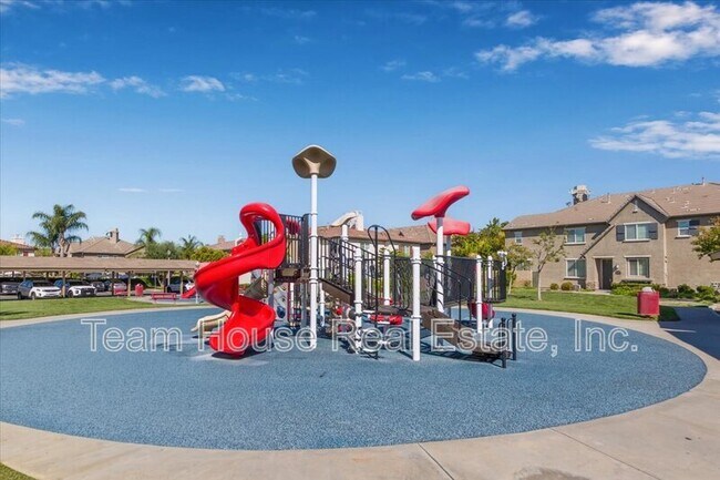 Building Photo - 28440 Mirabelle Ln