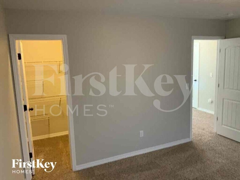 Building Photo - 3644 Saguaro Cir