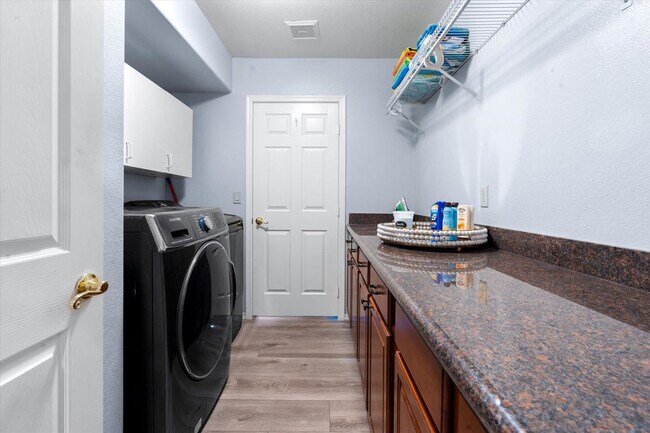 Building Photo - 5604 E Beverly Ln