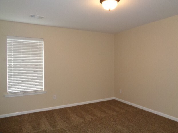 Building Photo - 319 Forest Bend Dr