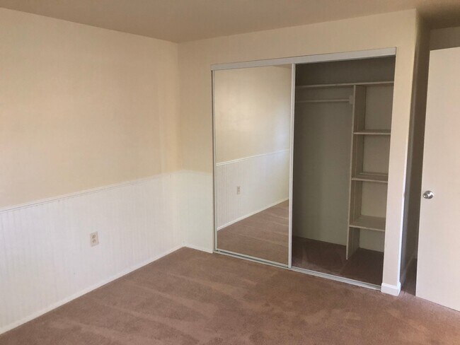 Building Photo - Charming 2 Bedroom, 2 Bonus Room Home with Beautiful Water view from Porch! Pets Negotiable!