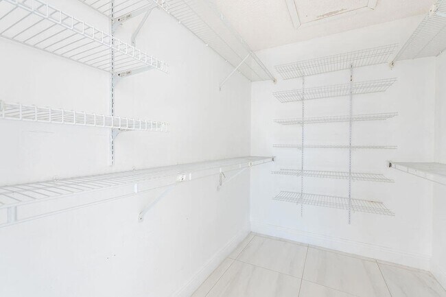 Building Photo - 3612 Alder Dr