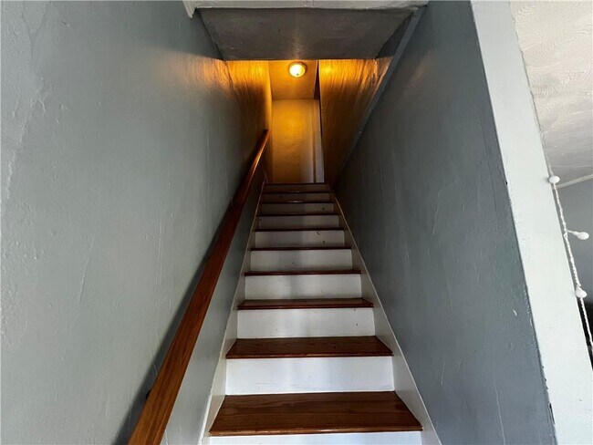 Building Photo - 235 Spring St