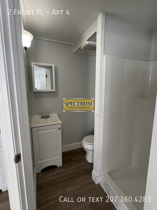 Building Photo - 2 Front Pl