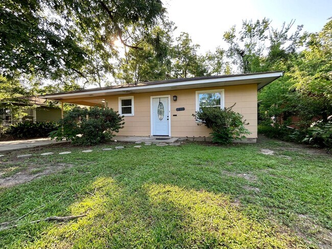 Building Photo - 2428 Orpine Ave