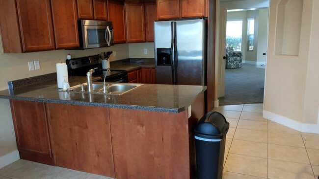 Building Photo - 122 S Tamarak Cir