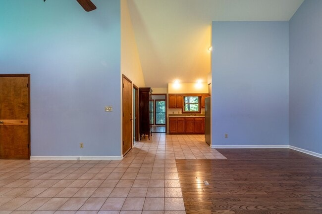 Building Photo - Meticulously maintained property with a st...