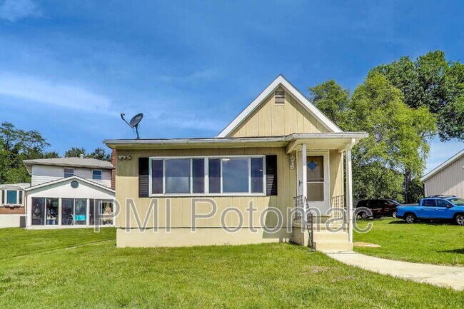 Building Photo - 8349 Bear Creek Dr