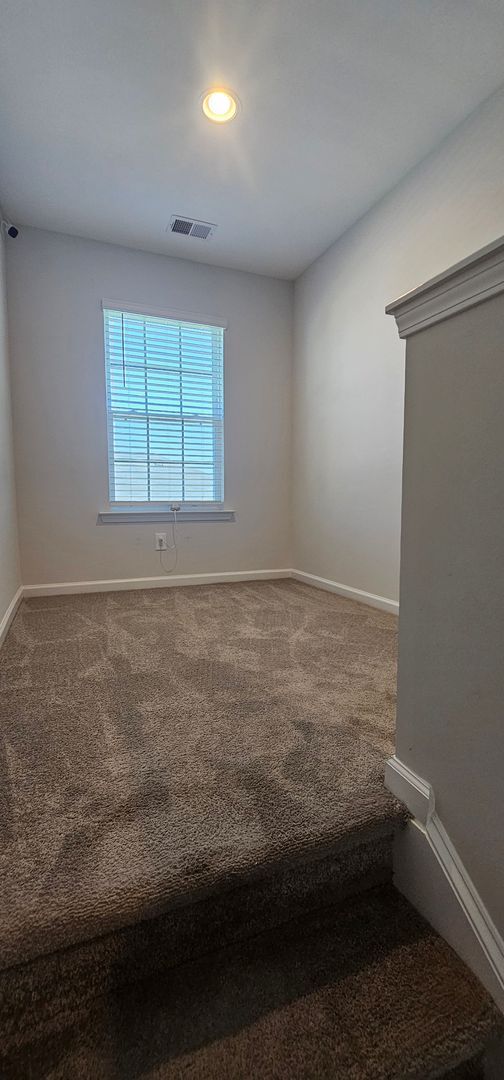 Building Photo - Glenmoor 3BR/2BA – Minutes from Downtown C...