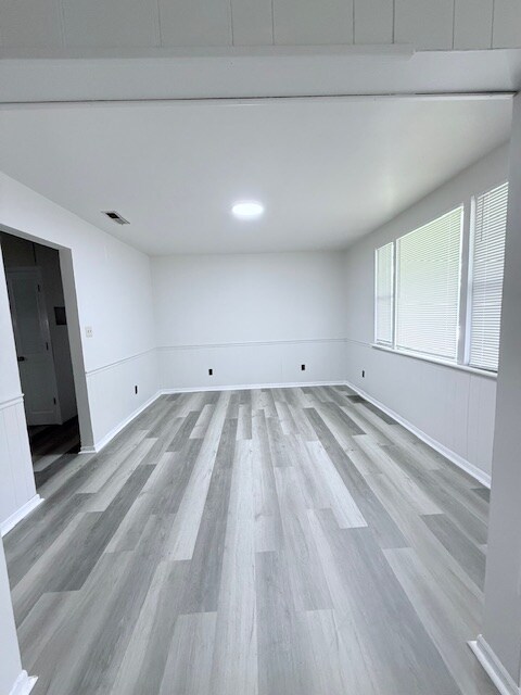 Building Photo - 1915 Green Valley Dr