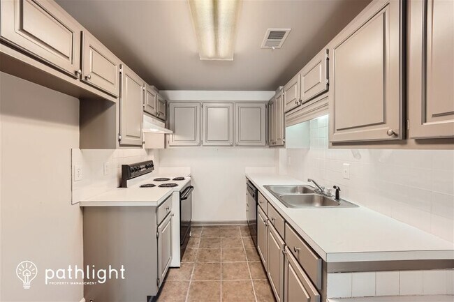 Building Photo - 4011 Iron Hill Ln