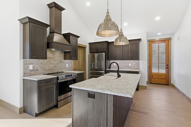 Building Photo - 106 Fairway Cir