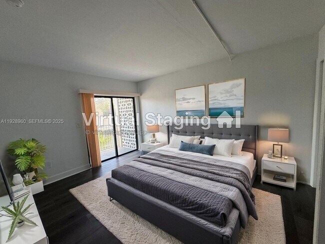 Building Photo - 1525 NE 135th St