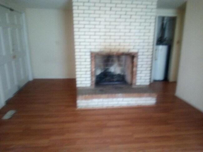 Building Photo - 522 James St