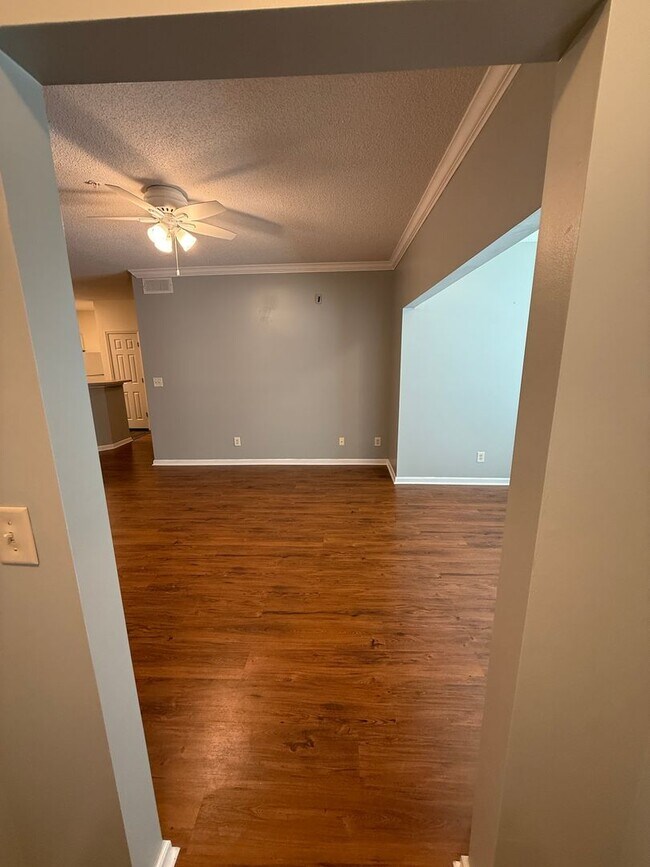 Building Photo - 9201 Walden Park Dr