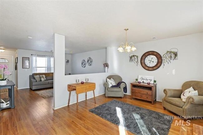 Building Photo - 3bed, 2.5bath, 2031sq.ft. home in South Nampa