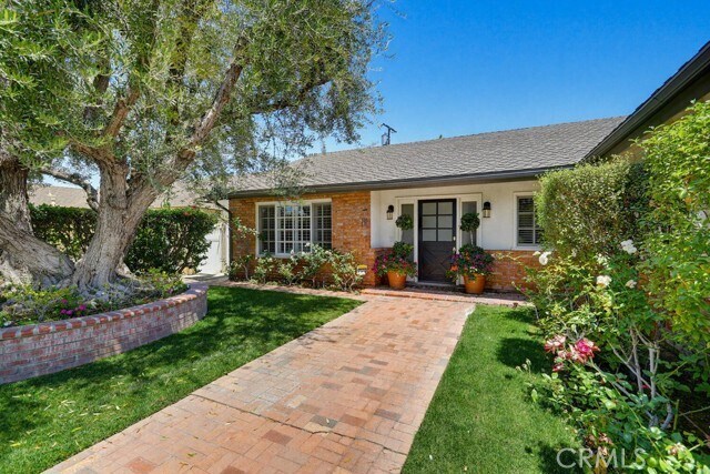 Building Photo - 2705 E Jacaranda Ave