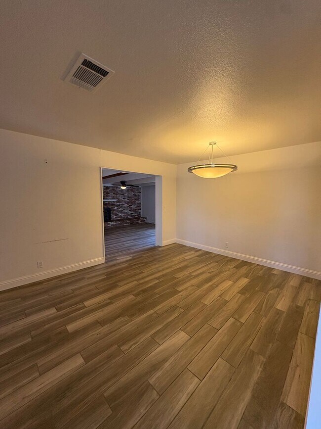 Building Photo - 254 De Soto Dr