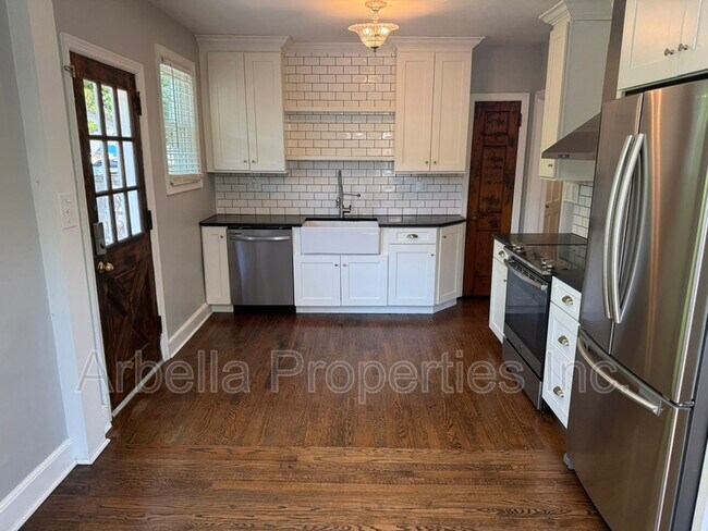 Building Photo - 1437 Valley St