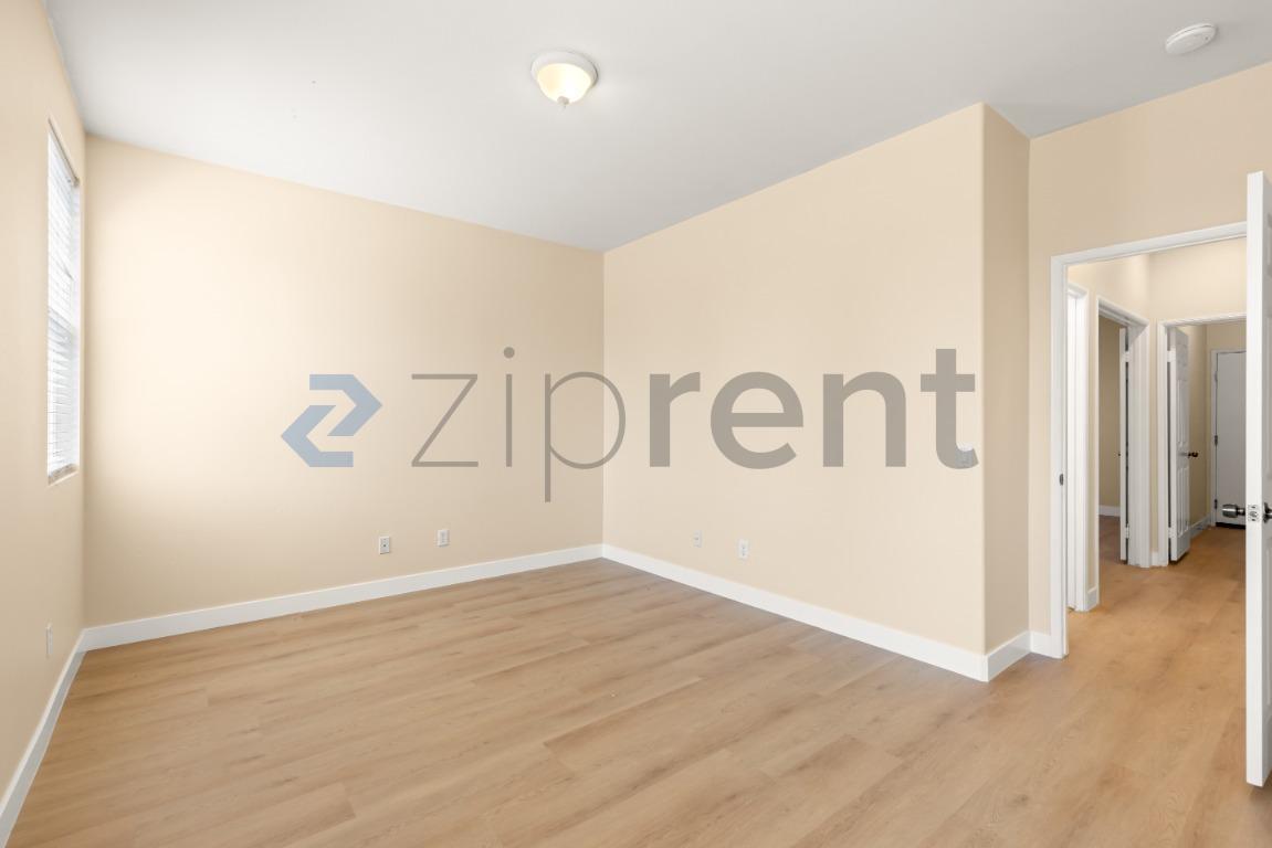 Building Photo - Unit