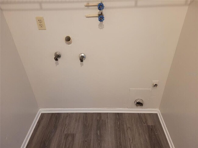 Building Photo - 4695 Pheasant Run Dr