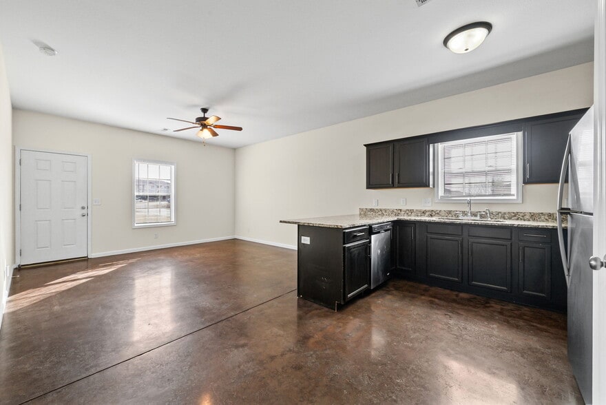 Building Photo - 109 Holland Dr