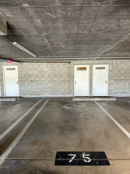 Building Photo - 3200 La Rotonda Dr