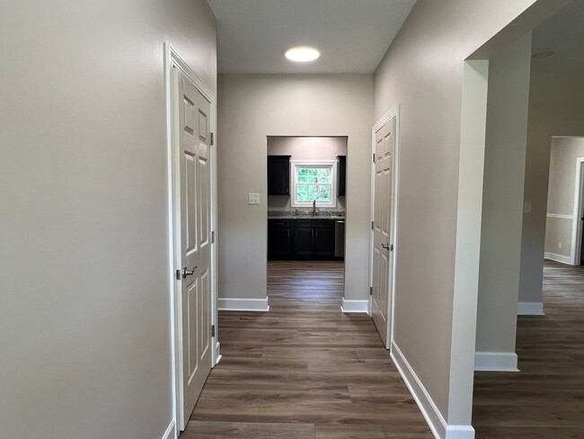 Building Photo - Stunning One Level Home located in central Johnson City!  