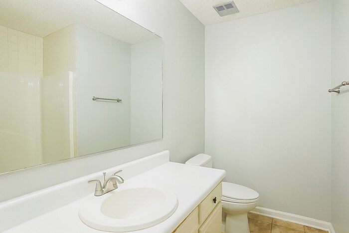 Building Photo - 4011 Villa Ln