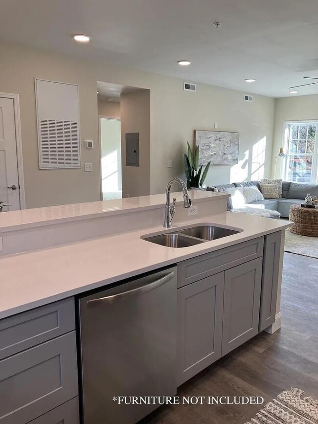 Building Photo - 71 Maple Grove Ln