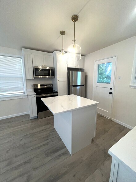 Stove, Hooded Microwave, and Refrigerator - 1200 Yale Ave