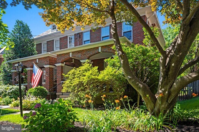 Building Photo - 3808 Veazey St NW