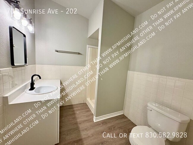 Building Photo - 705 Sunrise Ave