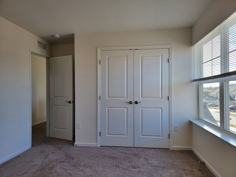 Building Photo - 50 Rollins Ln