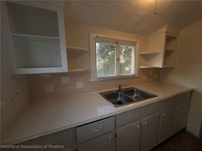 Building Photo - 326 Lemon Ave