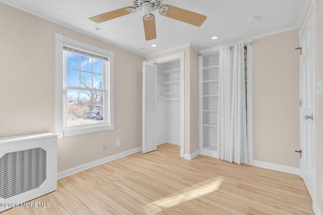 Building Photo - 104 Bank St