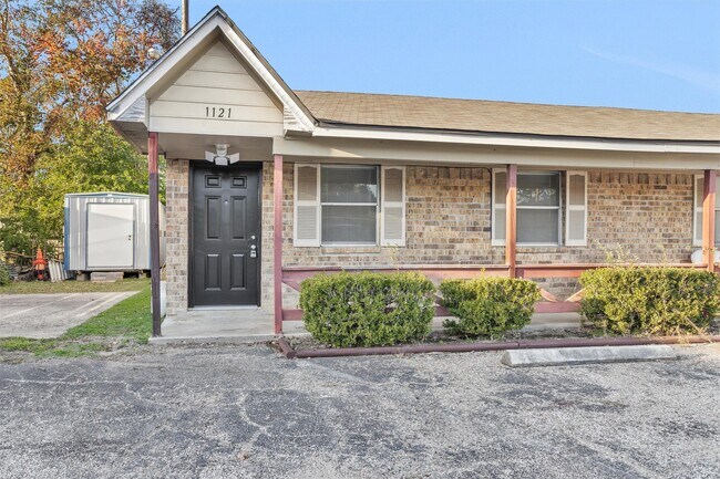 Building Photo - 1121 Lovett St