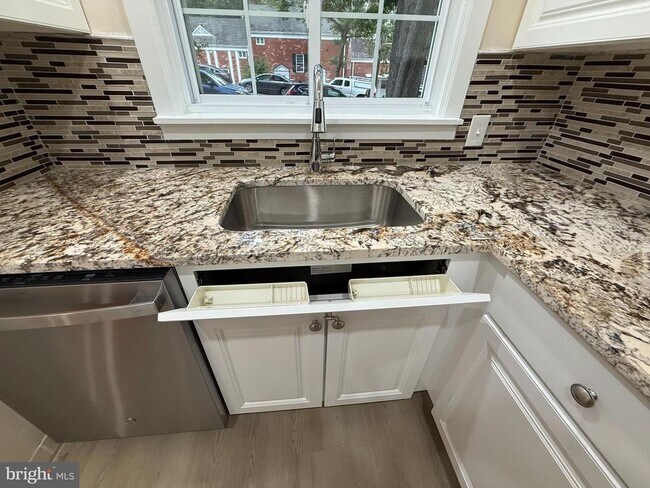 Building Photo - 3539 Martha Custis Dr