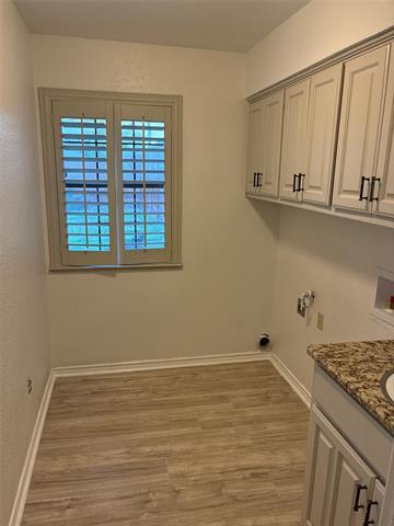 Building Photo - 410 Peacock Cir