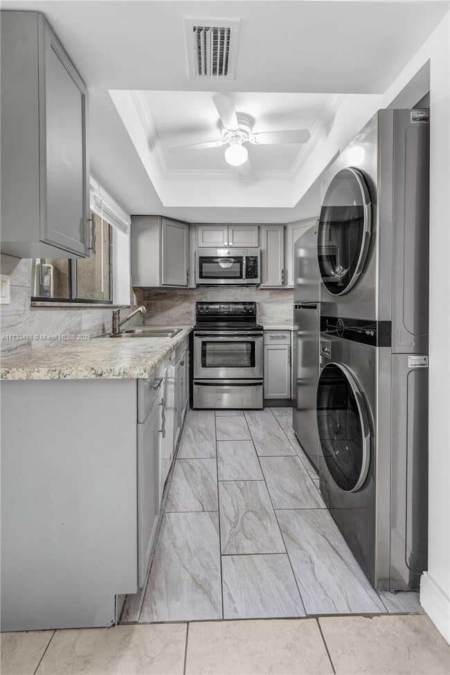 Building Photo - 2530 Coral Springs Dr