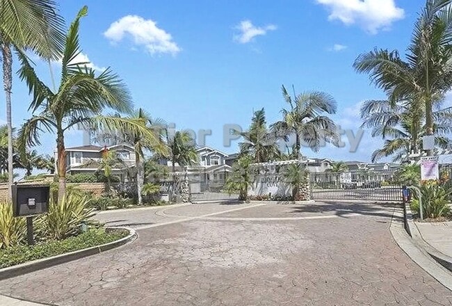 Building Photo - ***Carlsbad Beach House - 3 bed / 2.5 bath...
