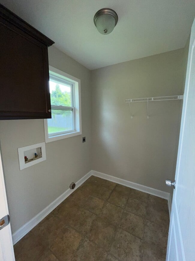 Building Photo - 473 Potts Rd