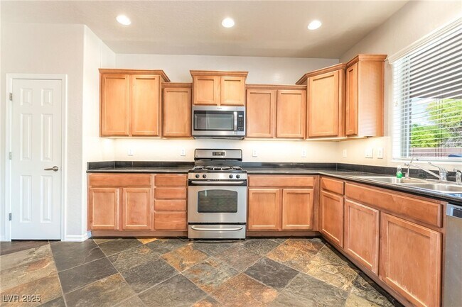 Building Photo - 3936 Beisner St