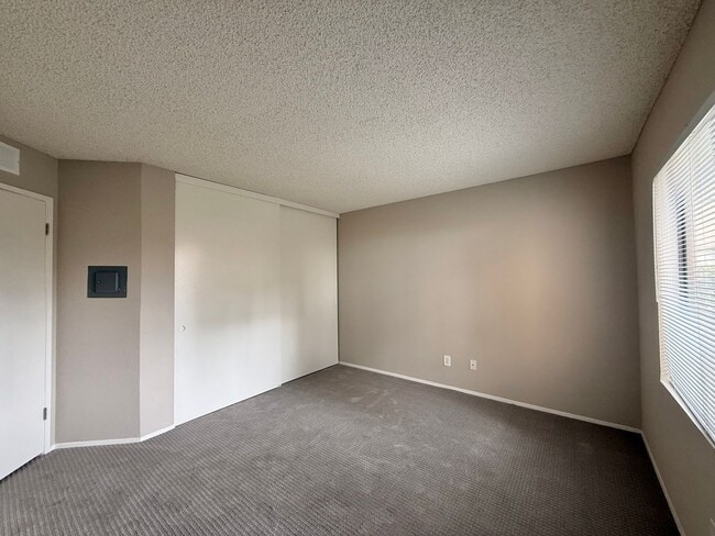 Building Photo - Experience the Charm of This Beautifully U...