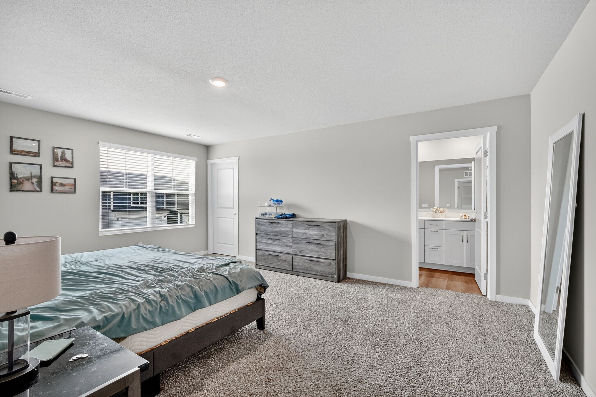 Building Photo - 2541 SE Hawkins Dr