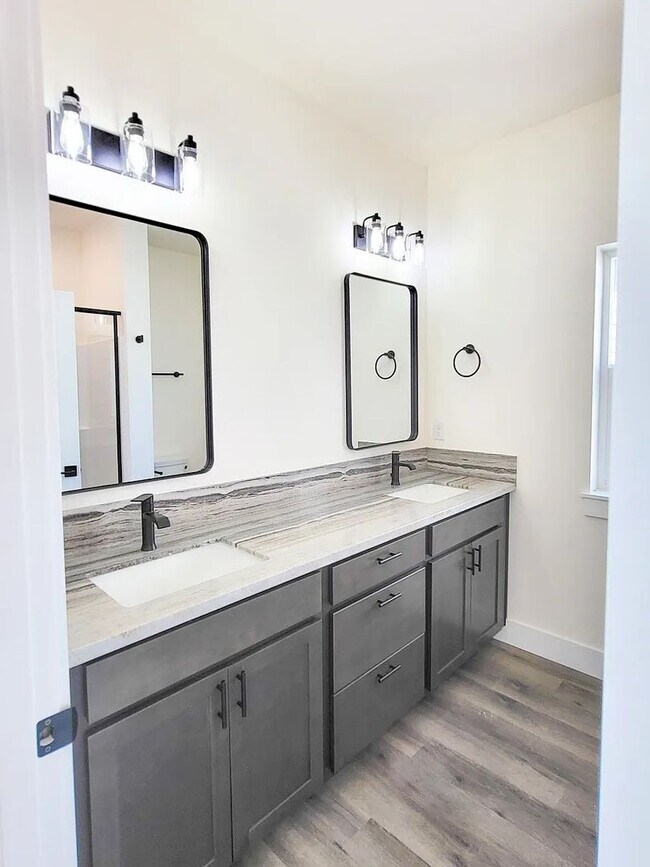 Building Photo - 135 Sweet Ln