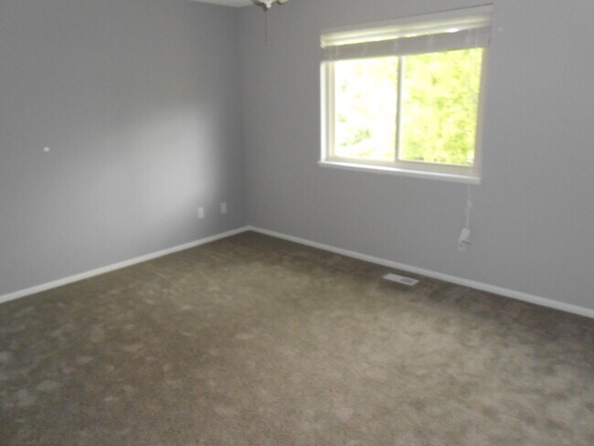 Building Photo - Spacious 4 Bed/2 Bath Home in Loveland