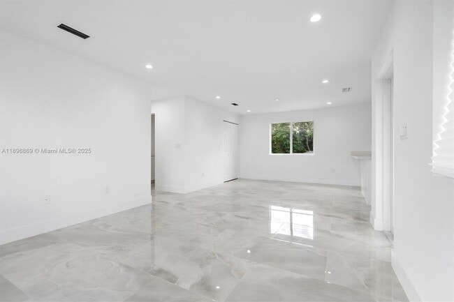 Building Photo - 2926 NW 58th St