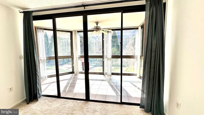 Building Photo - 1001 N Randolph St