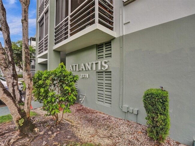 Building Photo - 2771 Taft St